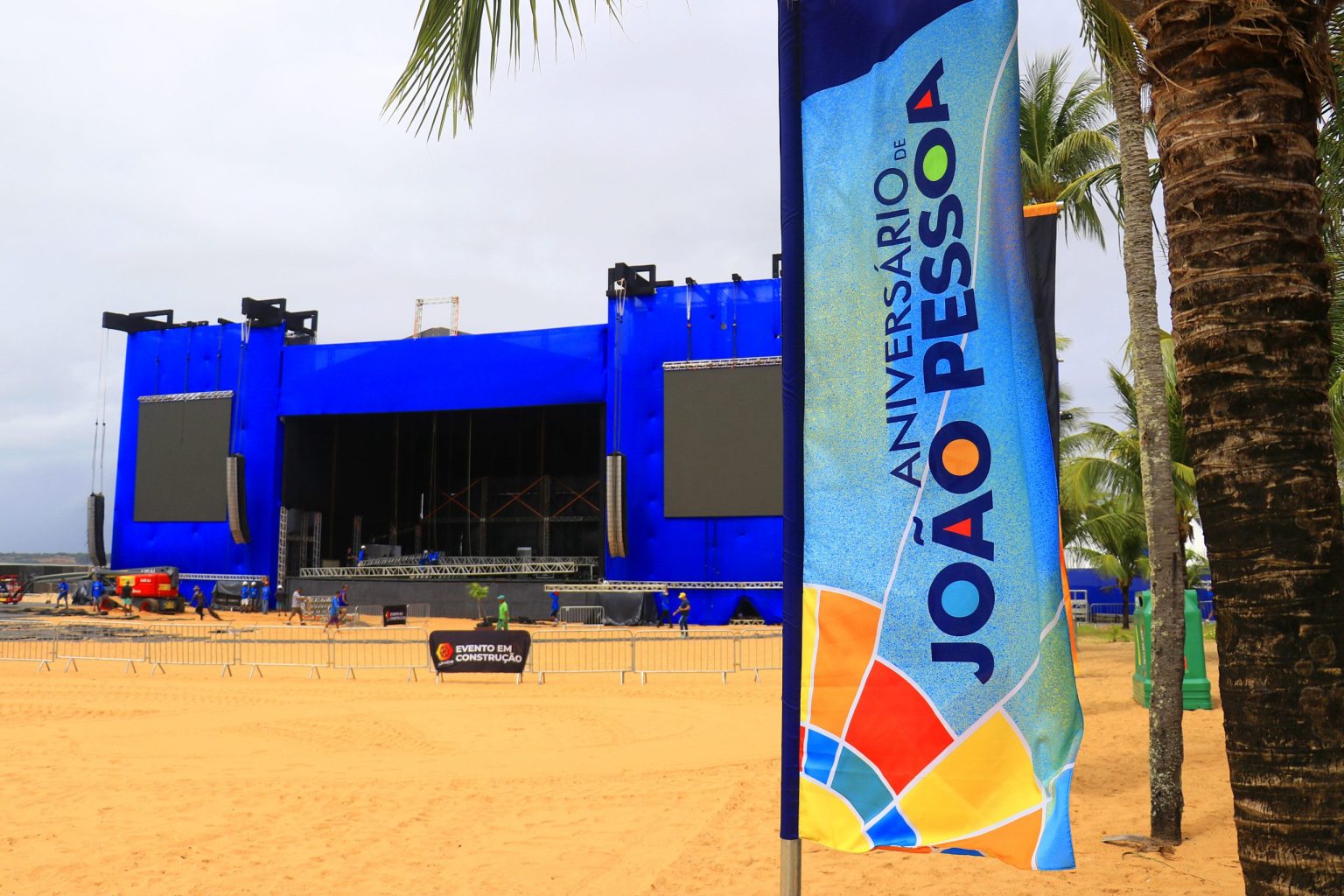 Turistas e pessoenses contam as horas para show de Roberto Carlos nesta terça-feira