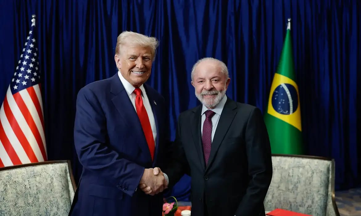 Lula e Trump se reúnem na Malásia e discutem retomada das relações entre Brasil e EUA