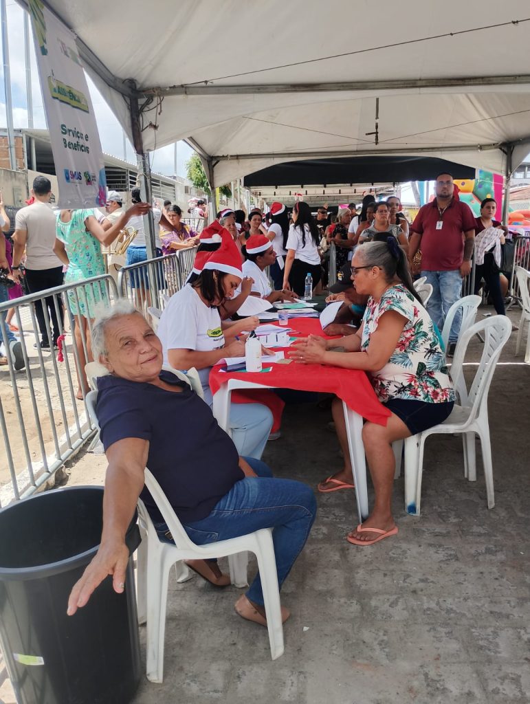 WhatsApp-Image-2025-12-19-at-11.08.22-771x1024 Assistência Já chega ao Heitel Santiago em clima de Natal e reforça presença da Prefeitura nas comunidades