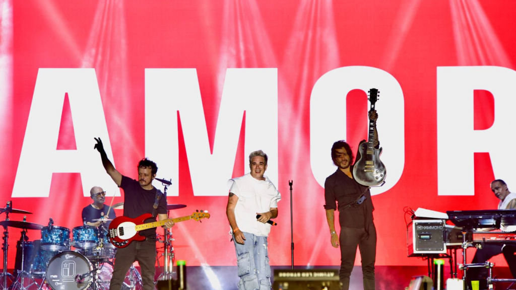 Site-de-Curriculo-e-Portfolio-Consultoria-Fotografia-Laranja-1-1024x576 Réveillon 2026 reúne mais de 500 mil pessoas na Orla de João Pessoa